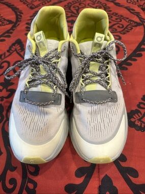 On Cloud Women’s  Lightweight Neutral Runners in Light Gray and Lime
